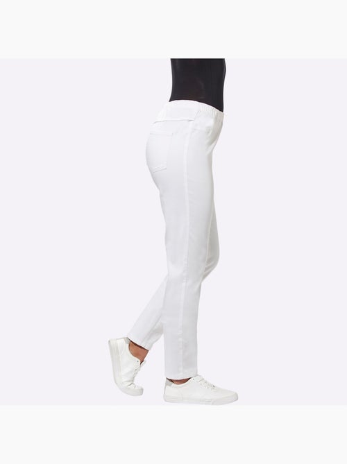 Jean à la coupe étroite avec ceinture élastique et poches arrière - Taille courte - Moda Vilona - Kiabi Jean à la coupe étroite avec ceinture élastique et poches arrière - Taille courte - Moda Vilona - Kiabi