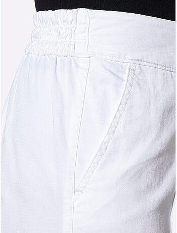 Jean à la coupe haute avec jambes larges et ceinture élastique - Taille standard - Moda Vilona