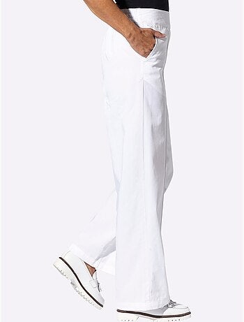 Jean à la coupe haute avec jambes larges et ceinture élastique - Taille standard - Moda Vilona