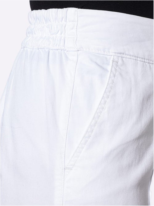Jean à la coupe haute avec jambes larges et ceinture élastique - Taille standard - Moda Vilona - Kiabi