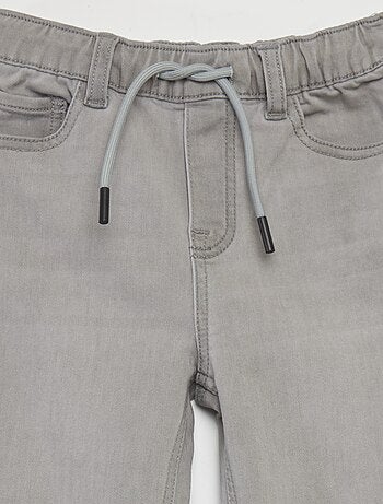 Jean à taille élastiquée avec cordons