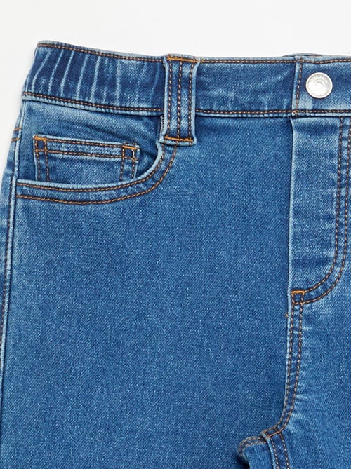 Jean avec ceinture ajustable - collection facile à enfiler - Kiabi Jean avec ceinture ajustable - collection facile à enfiler - Kiabi