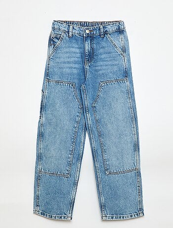 Jean avec découpes aux genoux