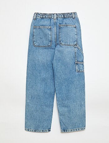 Jean avec découpes aux genoux