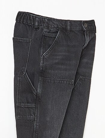 Jean avec découpes aux genoux