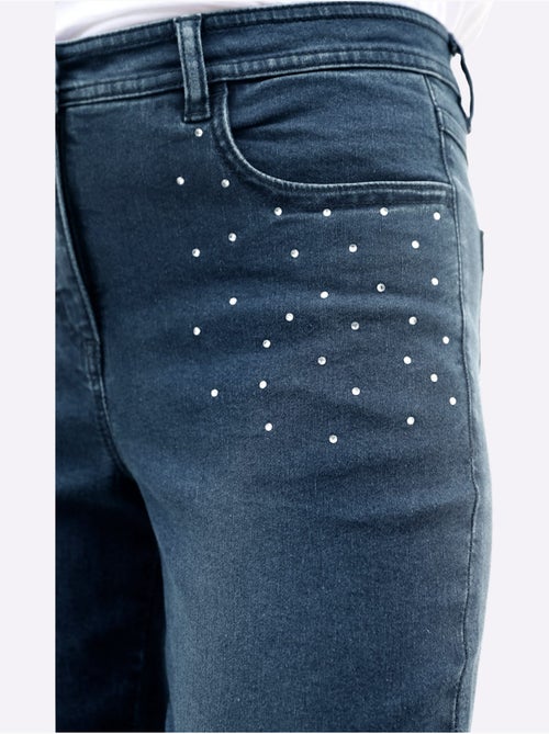 Jean avec pierres brillantes devant et ceinture gainante - Taille courte - Moda Vilona - Kiabi Jean avec pierres brillantes devant et ceinture gainante - Taille courte - Moda Vilona - Kiabi