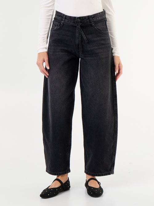 Jean barrel avec ceinture à nouer - Kiabi Jean barrel avec ceinture à nouer - Kiabi