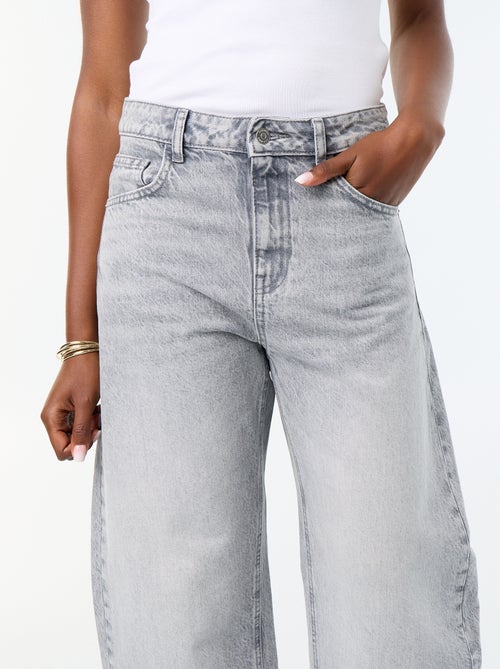 Jean barrel / coupe large taille haute - Kiabi Jean barrel / coupe large taille haute - Kiabi