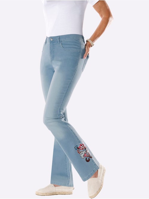 Jean bootcut avec broderie florale et poches pratiques - Taille courte - Moda Vilona - Kiabi