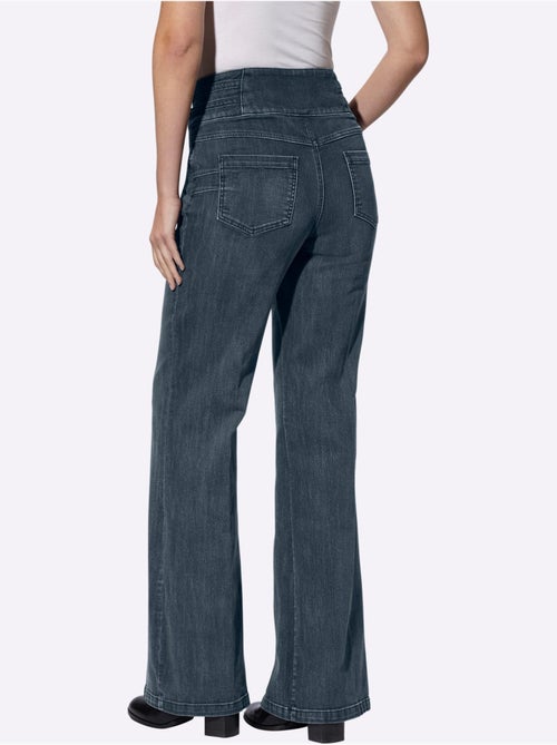 Jean bootcut brides décoratives - taille standard - helline - Kiabi Jean bootcut brides décoratives - taille standard - helline - Kiabi