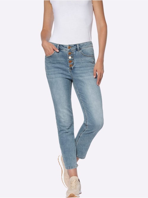 Jean coupe 5 poches en stretch et boutons décoratifs - Taille standard - Helline - Kiabi Jean coupe 5 poches en stretch et boutons décoratifs - Taille standard - Helline - Kiabi