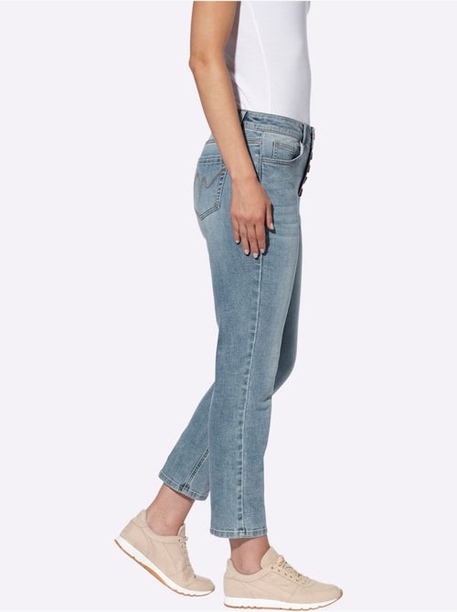Jean coupe 5 poches en stretch et boutons décoratifs - Taille standard - Helline - Kiabi Jean coupe 5 poches en stretch et boutons décoratifs - Taille standard - Helline - Kiabi