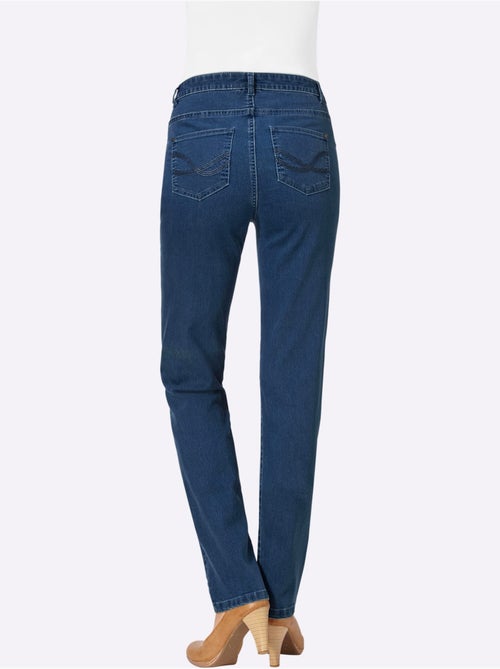 Jean coupe droite avec 5 poches et empiècement au dos - Taille courte - Witt - Kiabi Jean coupe droite avec 5 poches et empiècement au dos - Taille courte - Witt - Kiabi