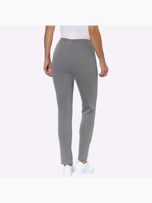 Jean coupe étroite à ceinture élastique en qualité extensible - Taille courte - Moda Vilona - Kiabi Jean coupe étroite à ceinture élastique en qualité extensible - Taille courte - Moda Vilona - Kiabi