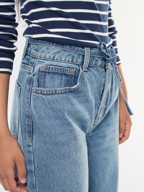 Jean coupe wide leg avec ceinture fine en jean - Kiabi