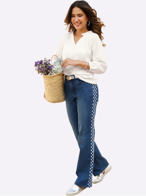 Jean denim avec broderie ajourée et ceinture gainante - Taille courte - Moda Vilona - Kiabi Jean denim avec broderie ajourée et ceinture gainante - Taille courte - Moda Vilona - Kiabi