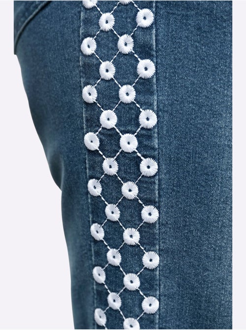 Jean denim avec broderie ajourée et ceinture gainante - Taille courte - Moda Vilona - Kiabi Jean denim avec broderie ajourée et ceinture gainante - Taille courte - Moda Vilona - Kiabi