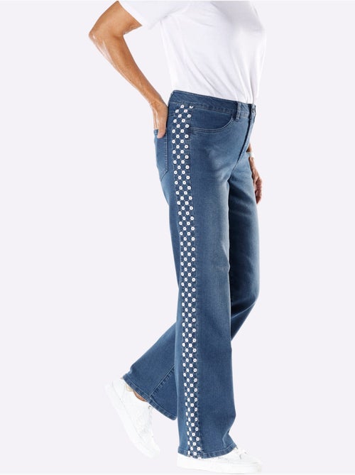 Jean denim doux avec broderie fantaisie et jambes larges - Taille standard - Moda Vilona - Kiabi Jean denim doux avec broderie fantaisie et jambes larges - Taille standard - Moda Vilona - Kiabi
