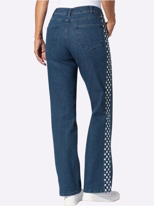 Jean denim doux avec broderie fantaisie et jambes larges - Taille standard - Moda Vilona - Kiabi Jean denim doux avec broderie fantaisie et jambes larges - Taille standard - Moda Vilona - Kiabi