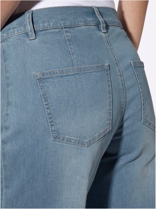 Jean Droit Boutons Décoratifs - Taille Standard - Helline - Kiabi Jean Droit Boutons Décoratifs - Taille Standard - Helline - Kiabi