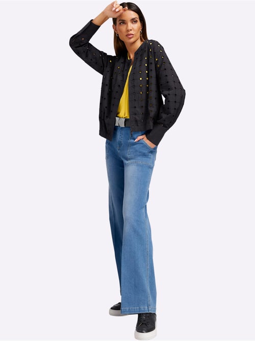 Jean Droit Coupe Tendance Et Large - Taille Standard - Helline - Kiabi Jean Droit Coupe Tendance Et Large - Taille Standard - Helline - Kiabi