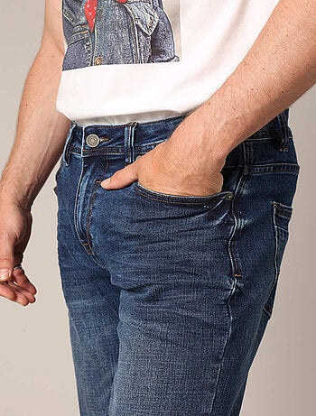 Jean droit homme en coton stretch confortable
'Deeluxe'