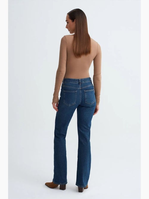 Jean droit taille basse dilvin - Kiabi Jean droit taille basse dilvin - Kiabi