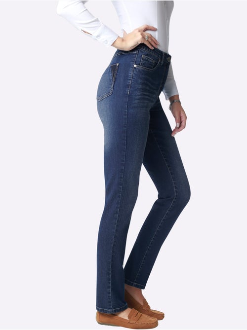 Jean droit taille haute avec aspect usé et deux poches - taille standard - moda vilona - Kiabi Jean droit taille haute avec aspect usé et deux poches - taille standard - moda vilona - Kiabi
