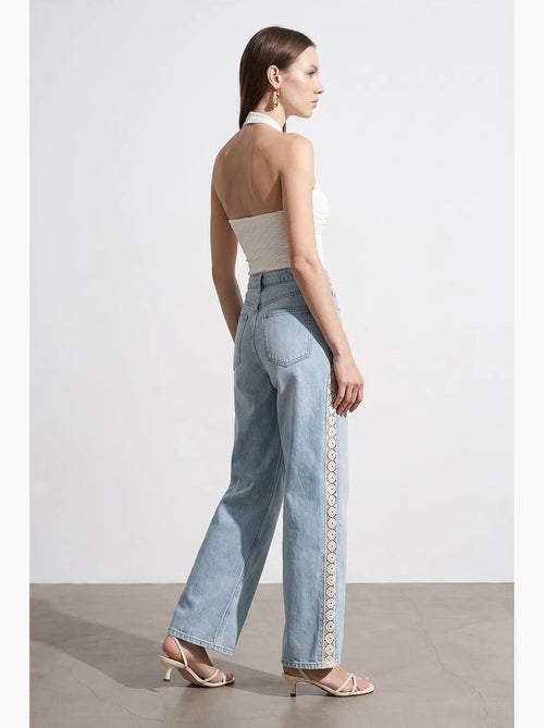 Jean droit taille haute brodé dilvin - Kiabi Jean droit taille haute brodé dilvin - Kiabi