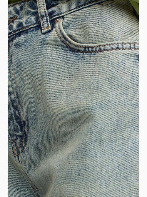 Jean en coton à taille basse et jambe droite dilvin - Kiabi Jean en coton à taille basse et jambe droite dilvin - Kiabi