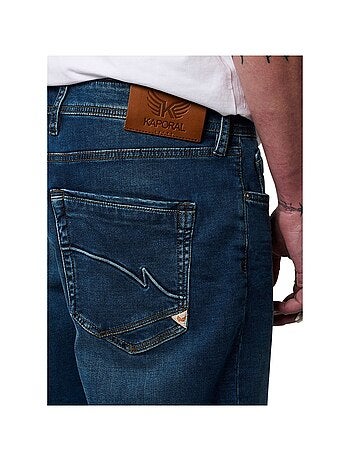 Jean en coton bleu uni avec une coupe droite et des passants à la taille