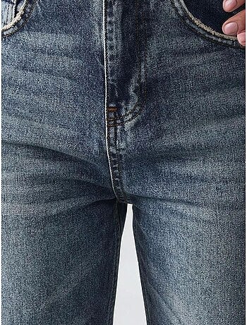 Jean en denim à jambe droite