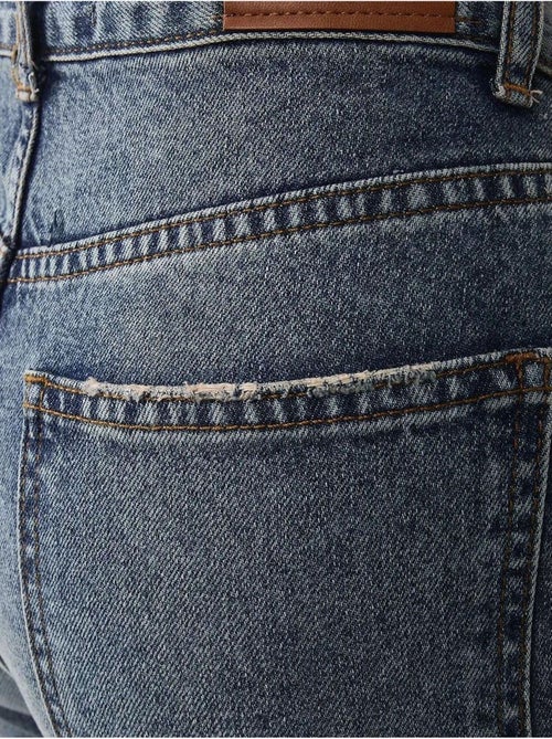 Jean en denim à jambe droite hiccup - Kiabi Jean en denim à jambe droite hiccup - Kiabi