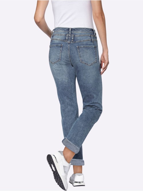 Jean en denim extensible coupe régulière avec poches avant et arrière - Taille standard - Helline - Kiabi Jean en denim extensible coupe régulière avec poches avant et arrière - Taille standard - Helline - Kiabi