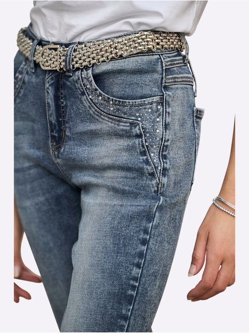 Jean en denim extensible coupe régulière avec poches avant et arrière - Taille standard - Helline - Kiabi Jean en denim extensible coupe régulière avec poches avant et arrière - Taille standard - Helline - Kiabi