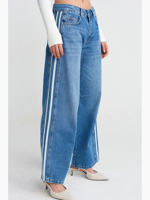 Jean en denim rayé à taille haute et jambe large dilvin - Kiabi Jean en denim rayé à taille haute et jambe large dilvin - Kiabi