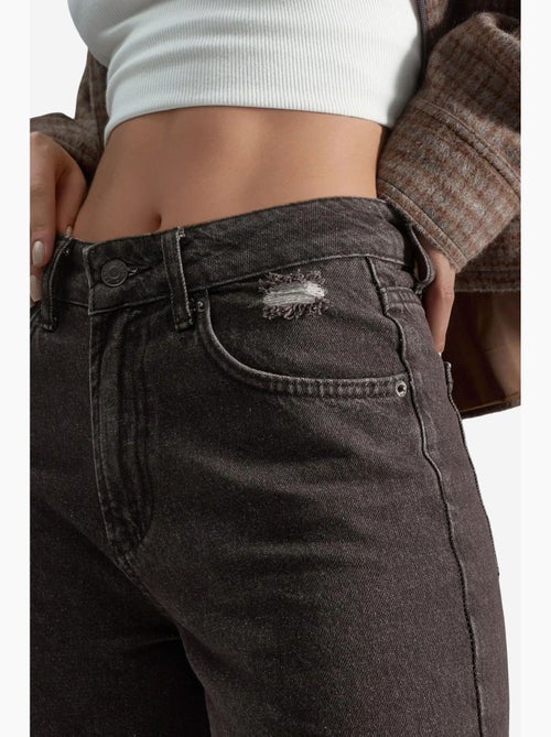 Jean en denim taille haute et jambes larges des années 90 hiccup - Kiabi Jean en denim taille haute et jambes larges des années 90 hiccup - Kiabi