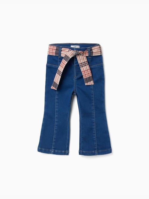 Jean évasé avec poches et ceinture à carreaux - Kiabi Jean évasé avec poches et ceinture à carreaux - Kiabi