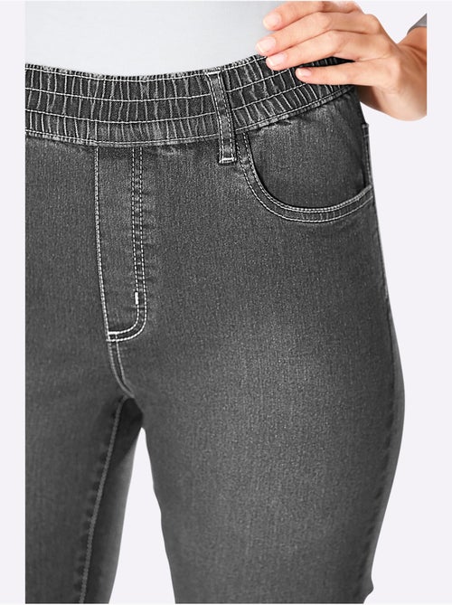 Jean femme à ceinture élastique avec poches avant et arrière - Taille standard - Moda Vilona - Kiabi Jean femme à ceinture élastique avec poches avant et arrière - Taille standard - Moda Vilona - Kiabi