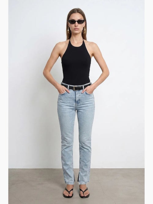 Jean femme taille haute à jambe droite dilvin - Kiabi Jean femme taille haute à jambe droite dilvin - Kiabi