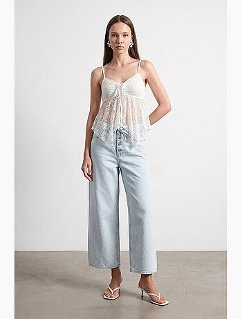 Jean femme taille haute, jambe large, longueur capri, dentelle dilvin