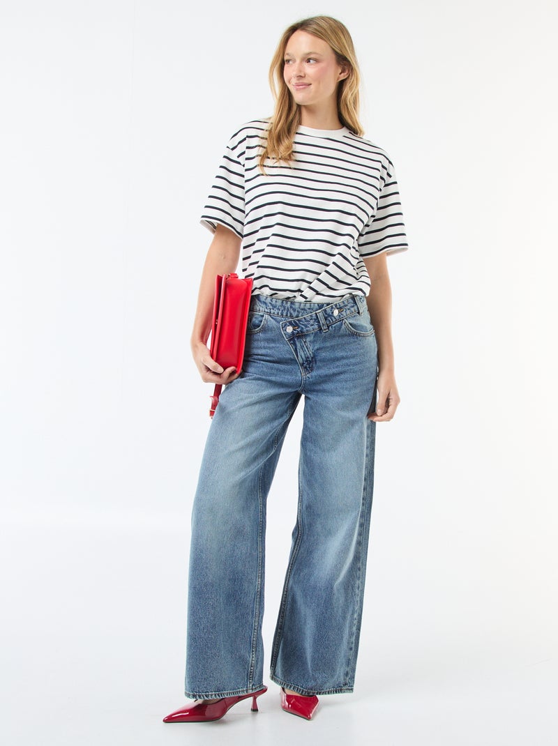 Jean large avec double ouverture boutonnée