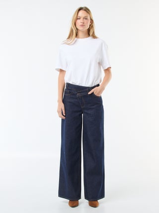 Jean large avec double ouverture boutonnée