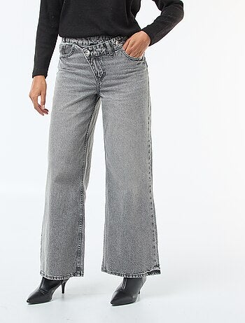 Jean large avec double ouverture boutonnée