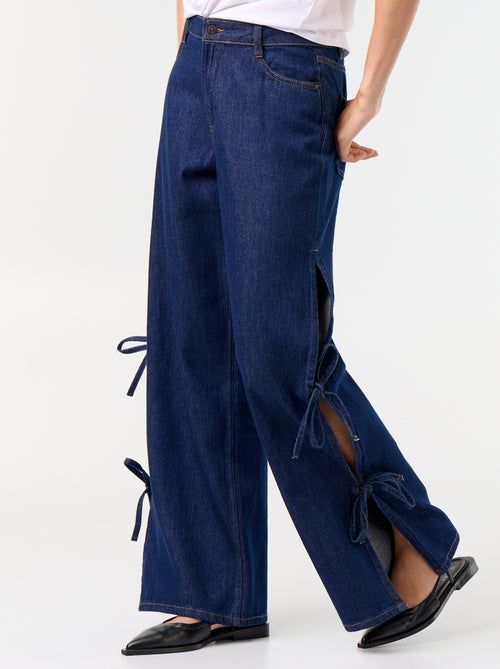 Jean large wide leg avec nœuds fantaisies à la base - Kiabi Jean large wide leg avec nœuds fantaisies à la base - Kiabi
