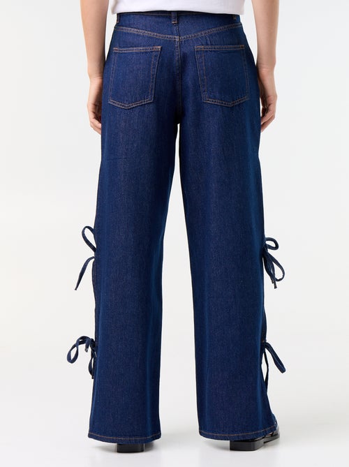 Jean large wide leg avec nœuds fantaisies à la base - Kiabi Jean large wide leg avec nœuds fantaisies à la base - Kiabi