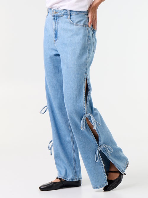 Jean large wide leg avec nœuds fantaisies à la base - Kiabi Jean large wide leg avec nœuds fantaisies à la base - Kiabi