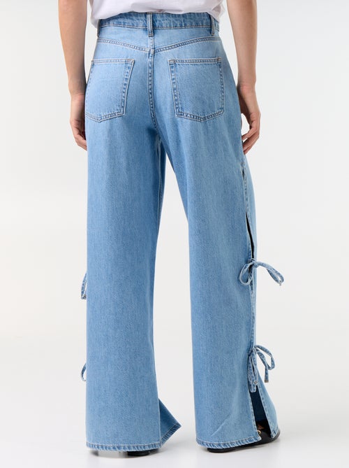 Jean large wide leg avec nœuds fantaisies à la base - Kiabi Jean large wide leg avec nœuds fantaisies à la base - Kiabi