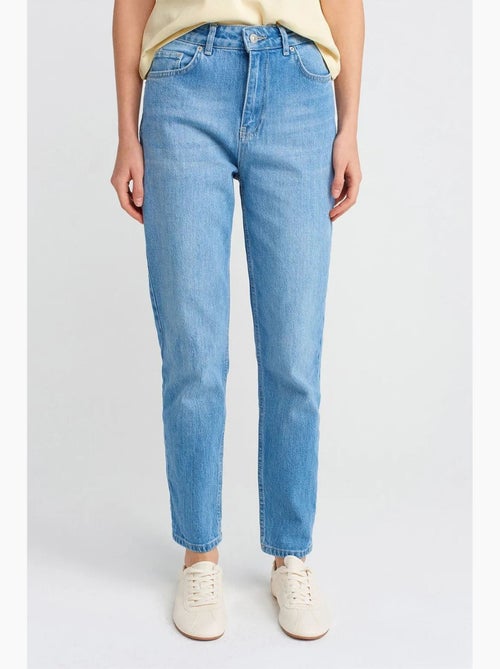 Jean mom taille haute à jambe droite dilvin - Kiabi Jean mom taille haute à jambe droite dilvin - Kiabi