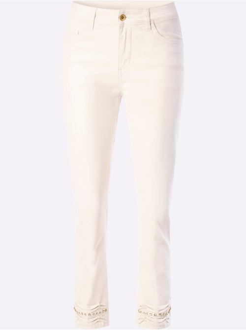 Jean Push-up Perles Et Petites Pierres Brillantes Fantaisie - Taille Standard - Helline - Kiabi Jean Push-up Perles Et Petites Pierres Brillantes Fantaisie - Taille Standard - Helline - Kiabi